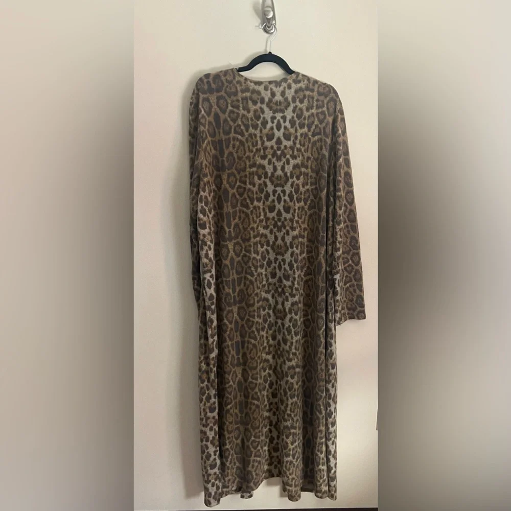 Women’s 2X/3X Cheetah Print Long Cardigan. Fleece Material. - Picture 2 of 4